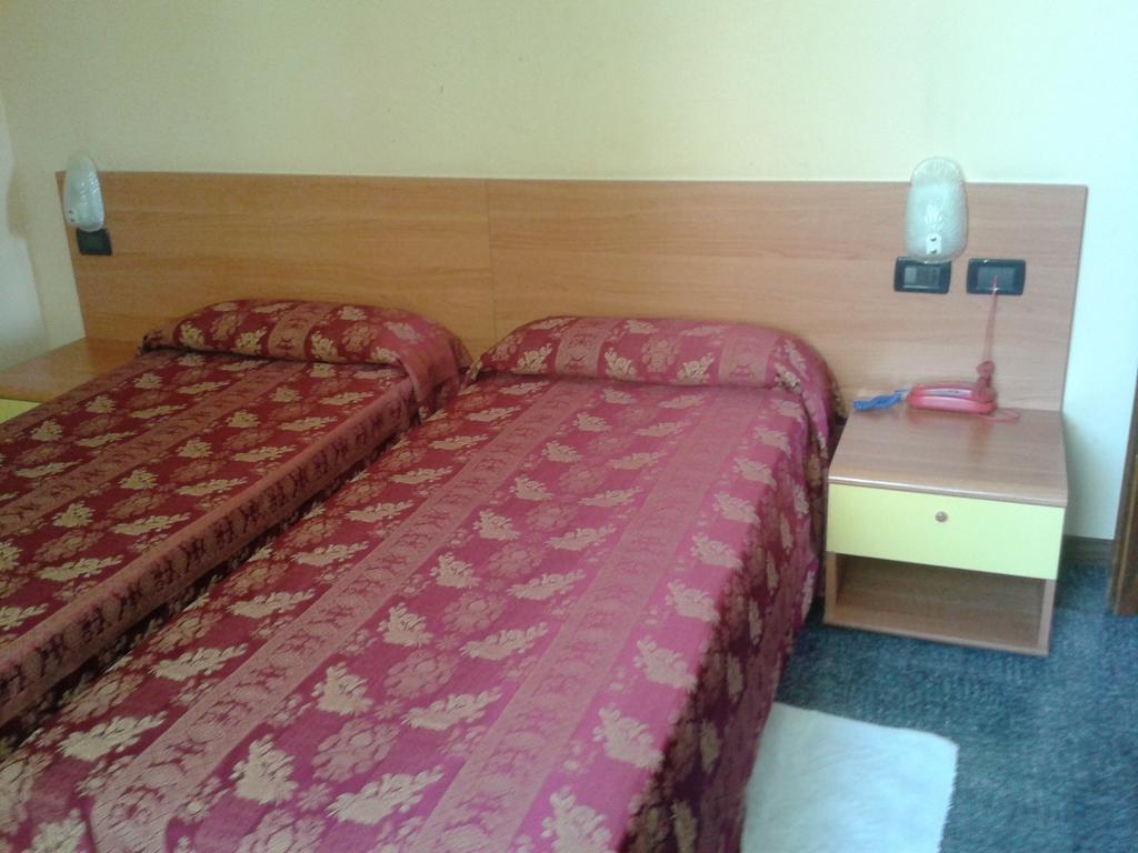 Hotel San Geminiano Modena Pokój zdjęcie